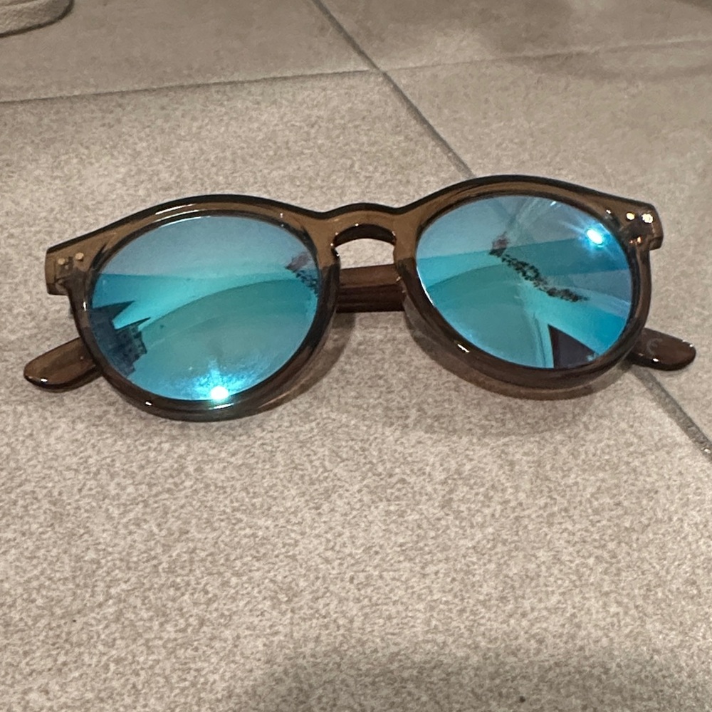 Brown sunglasses with blue lens